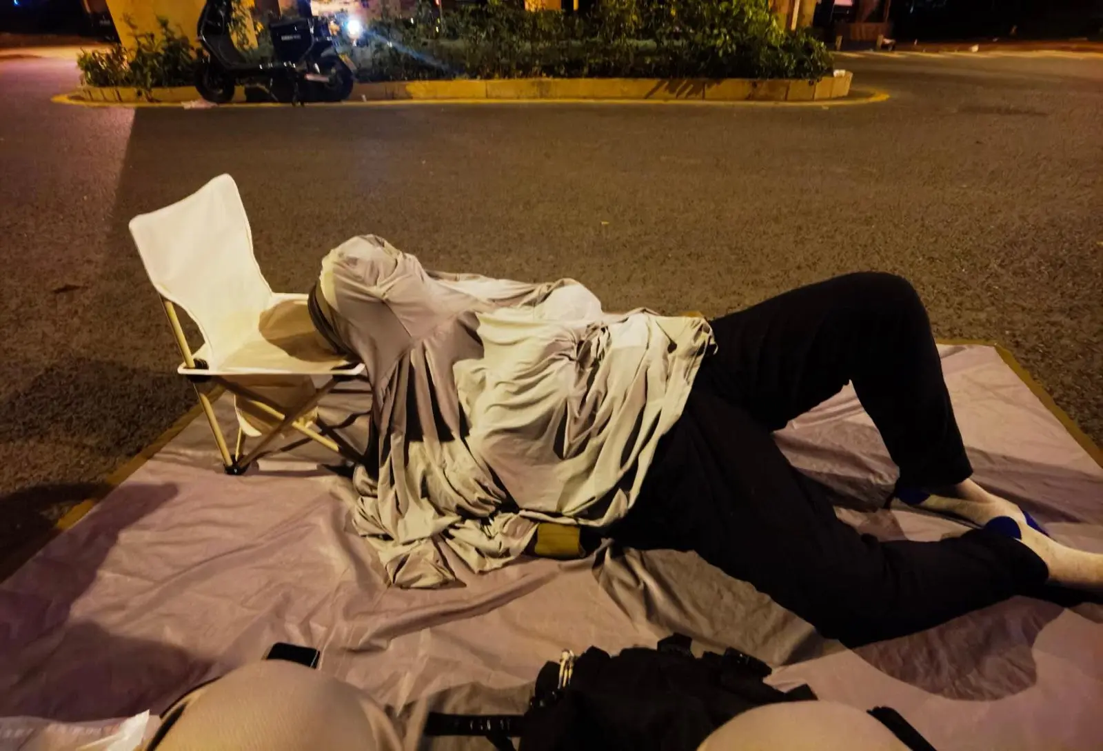 我最好的朋友陪我夜晚排队