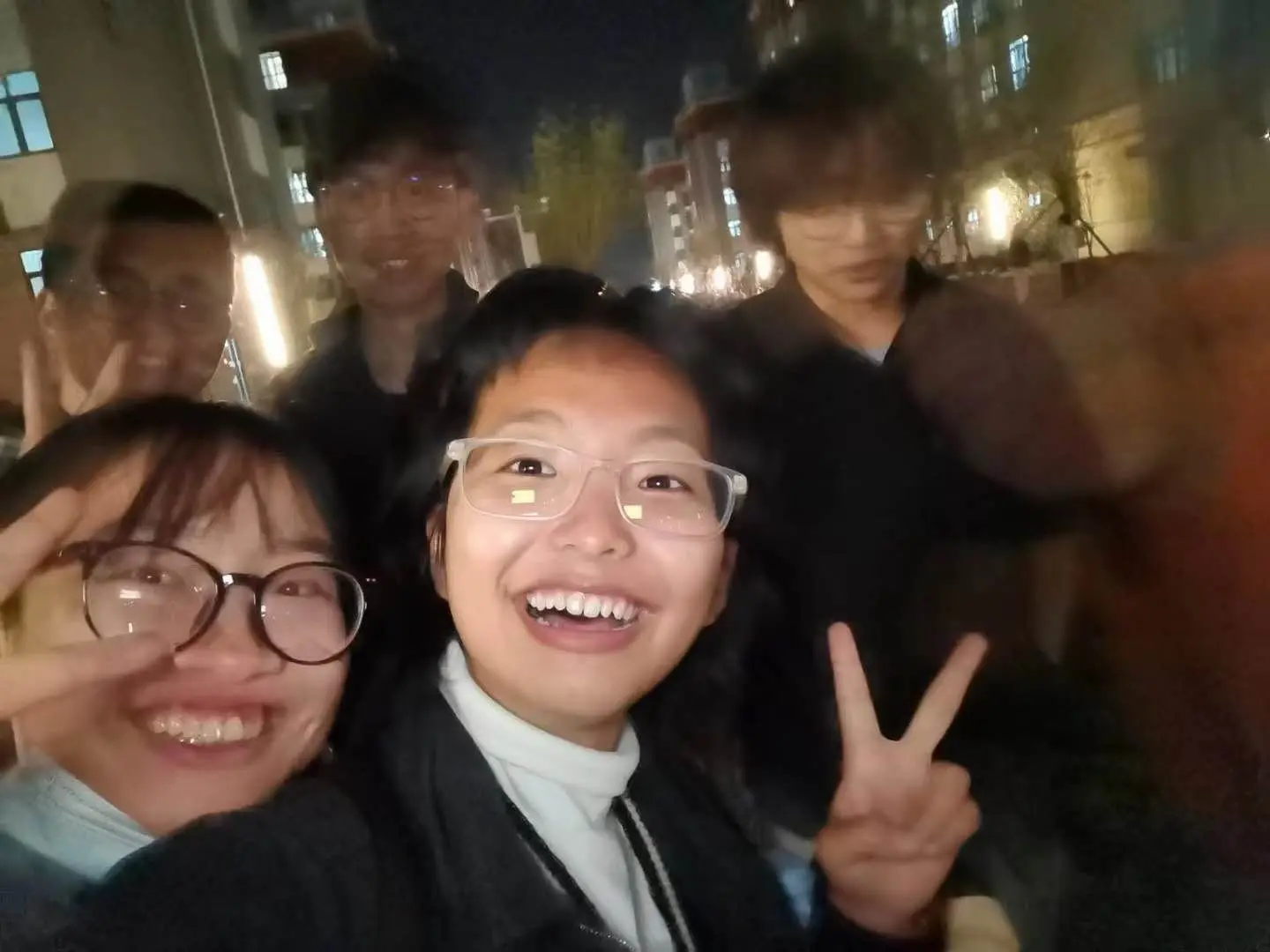 小组聚餐，右上角是我