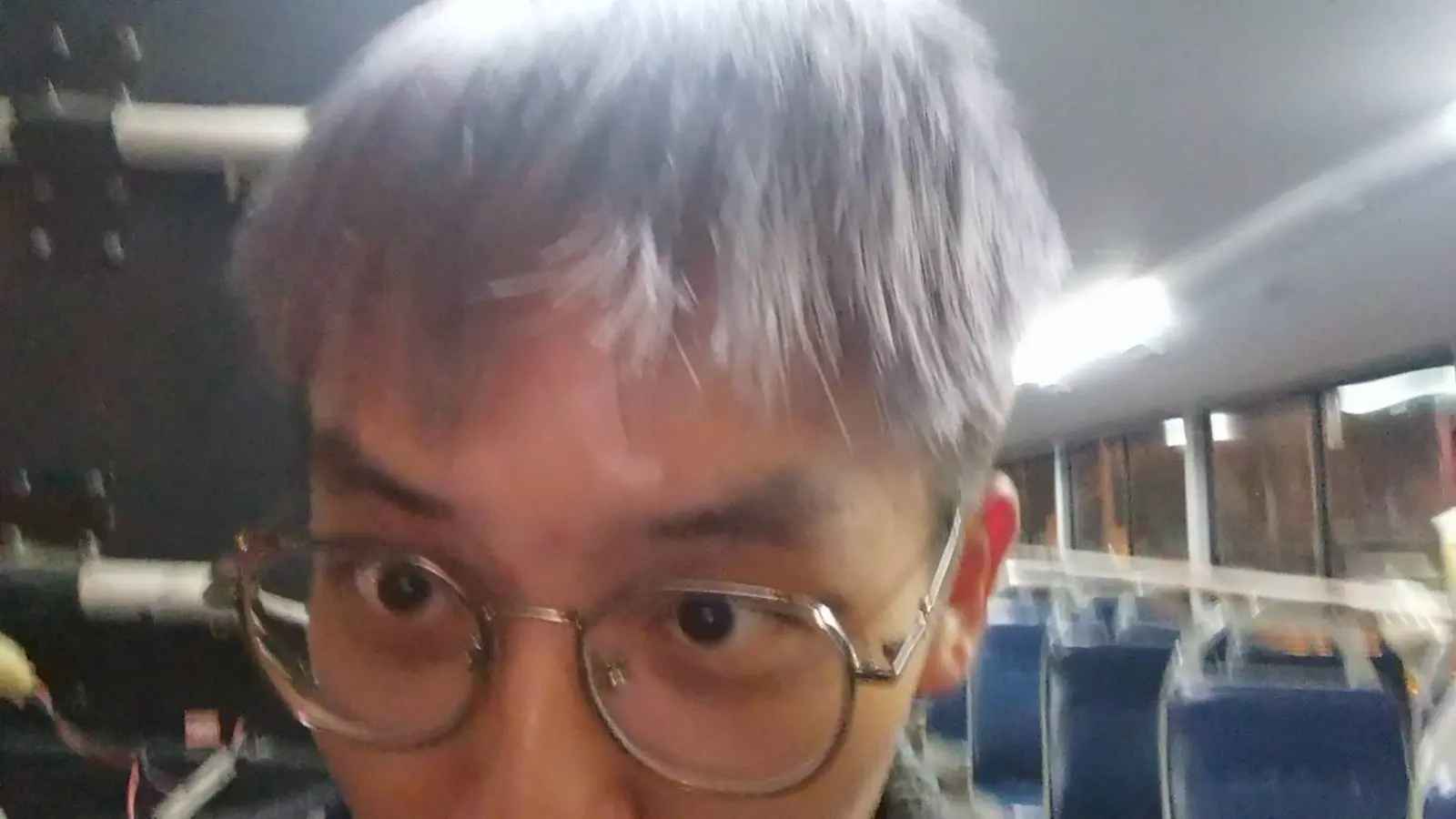 染了灰色